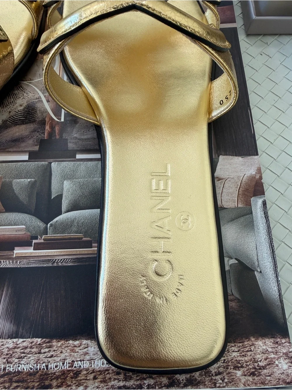 Chanel SS 26 Blazy Gold Crackled Leather CC Logo Slides Flat Mules Sandals 41 - Picture 10 of 17